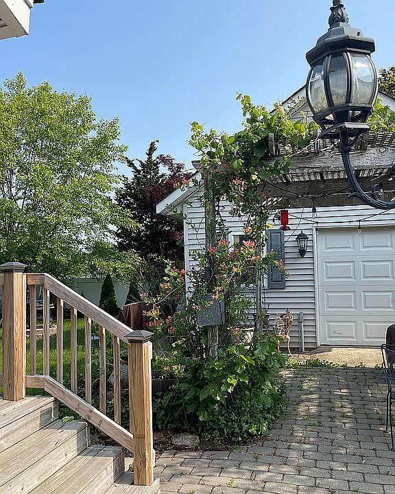 2nd image of 33 Washington Ave