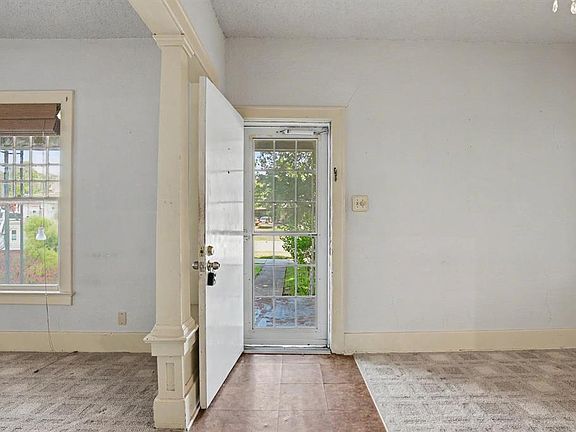 4th image of 628 SW 28th St