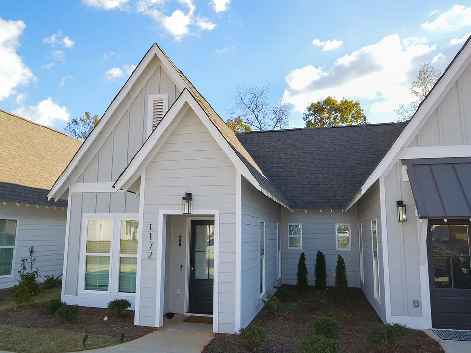 1172 Burrow Cir