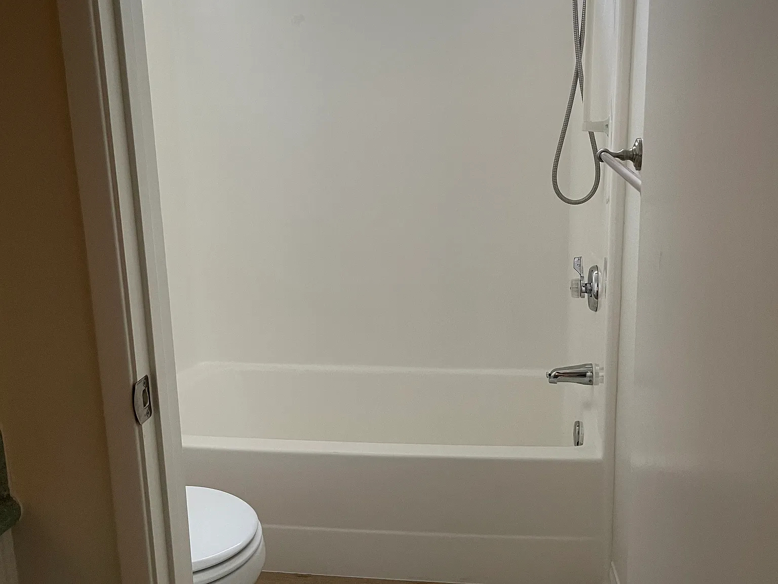 2 bed, 961 sqft, $3,200 — Photo 4