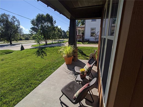 3rd image of 1676 Southview Dr