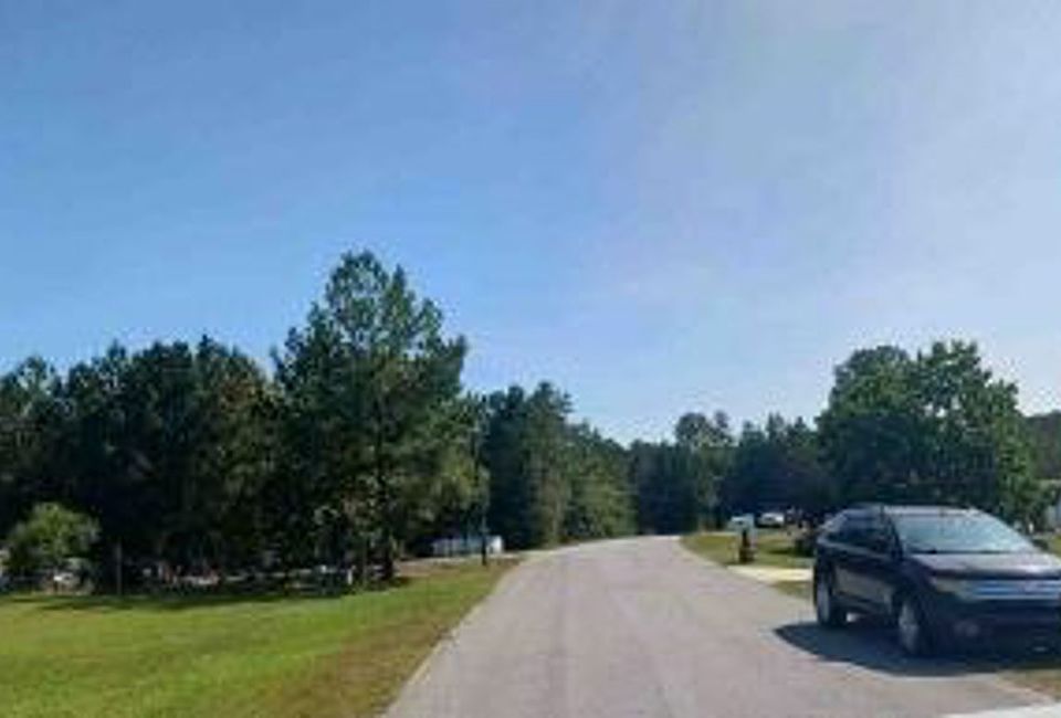 Exterior Neighborhood (street photo)