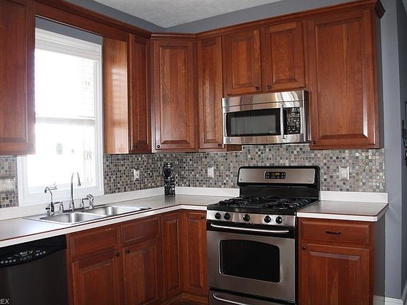 2nd image of 435 Sussex Ct