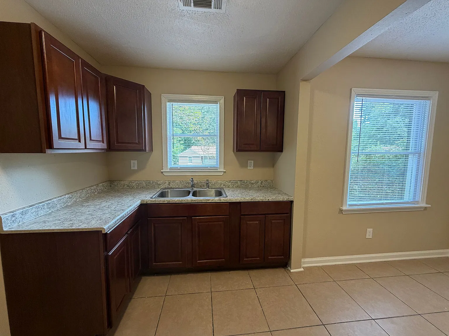 3143 Saint Charles Dr — Photo 4
