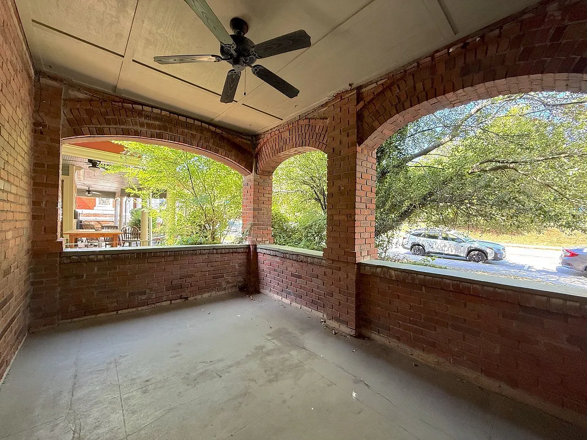 Building Photo - 1268 College St #1