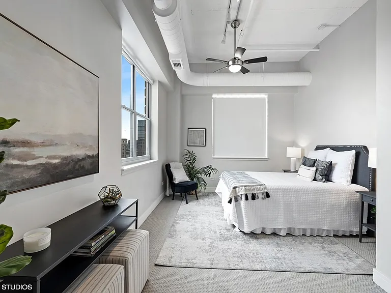 950 W Monroe St #901 — Photo 14