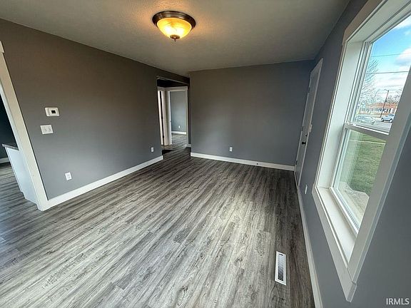 4th image of 415 S Kenmore St
