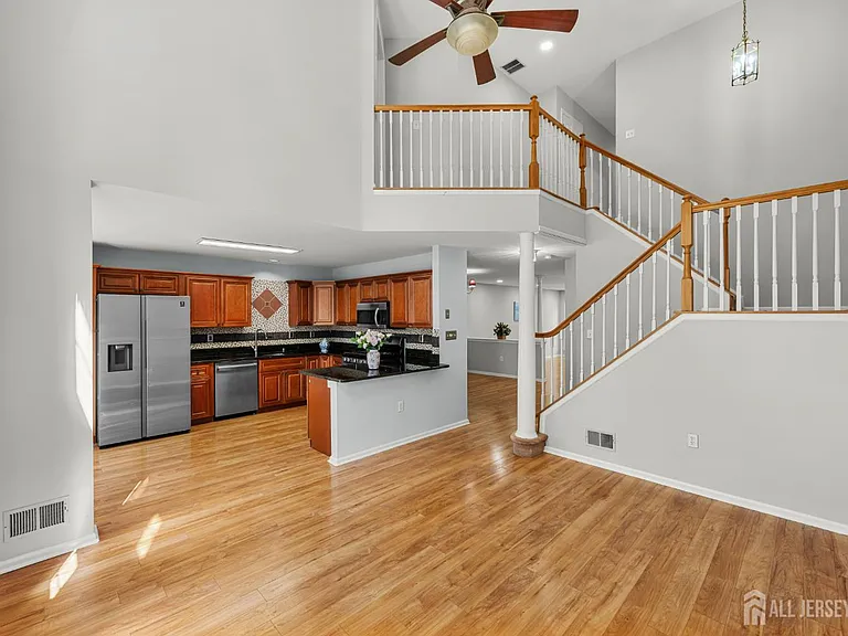 16 Lee Ct #405 — Photo 15