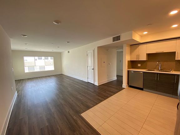 2nd image of 5026 Rosewood Ave APT 505