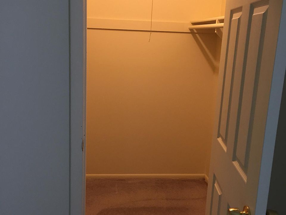 2nd Bedroom - Walk in closet