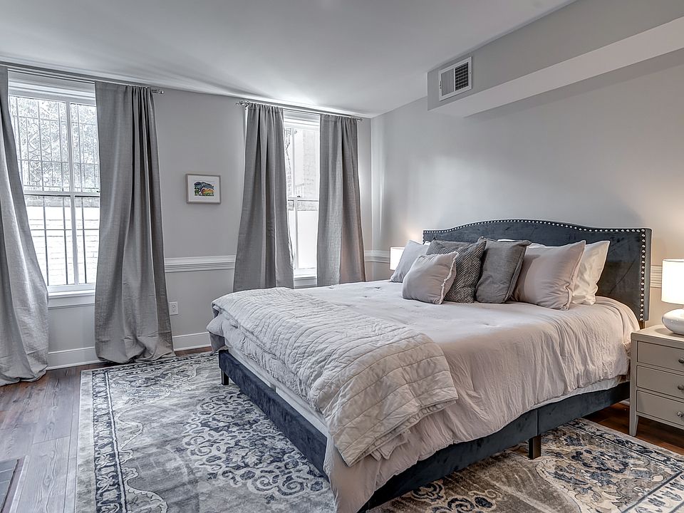 Master - King Bed