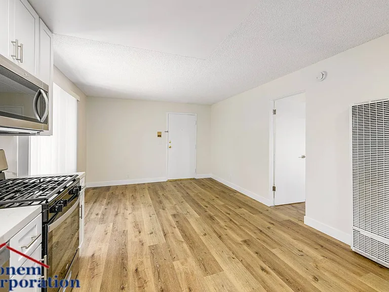 MC 6861 Sepulveda Properties, LLC — Photo 8