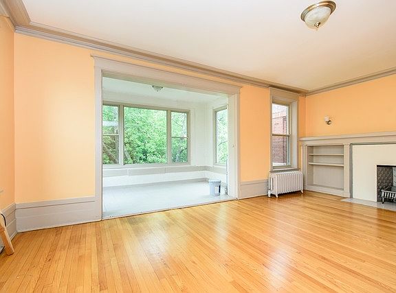 4th image of 1315 E 52nd St #2W