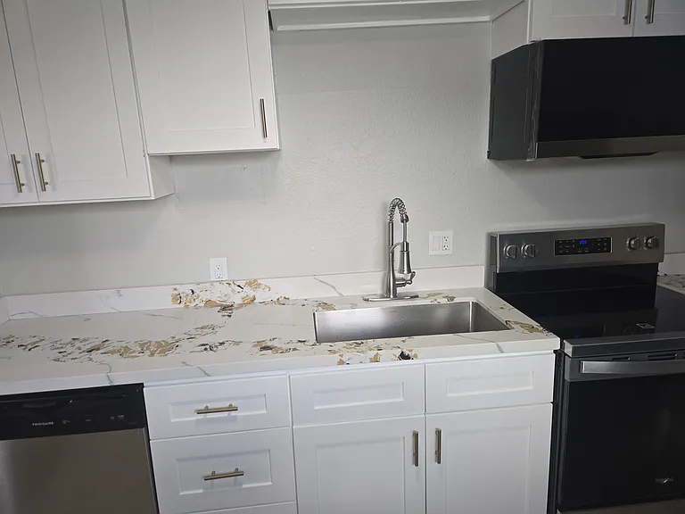 1644 Hanover St #204 — Photo 3