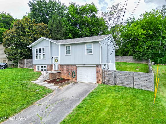 2nd image of 6105 Travis Dr