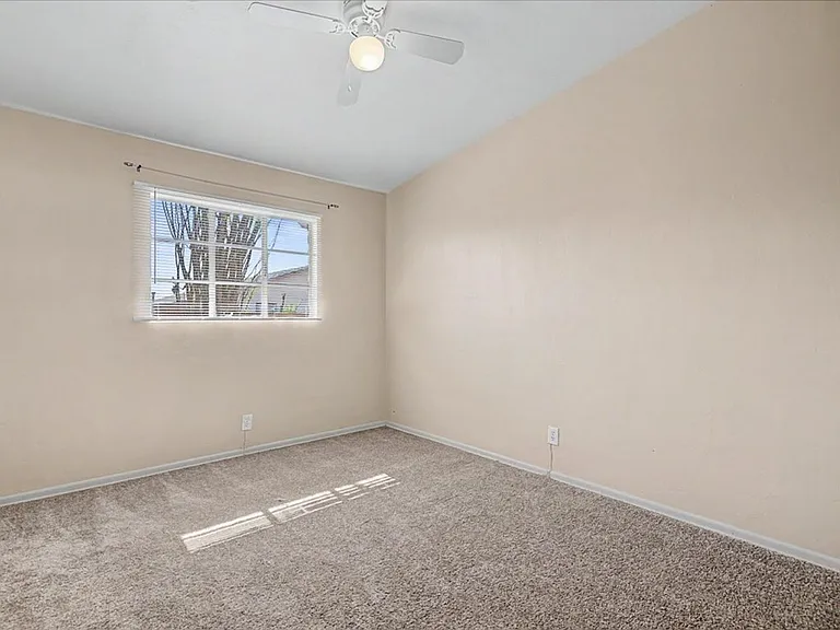 5716 E 4th St — Photo 16