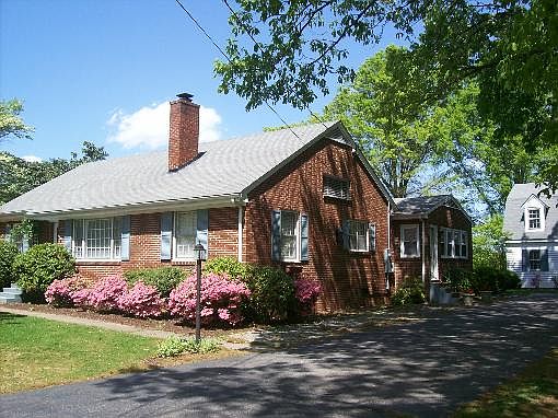 1st image of 318 Vaden Dr