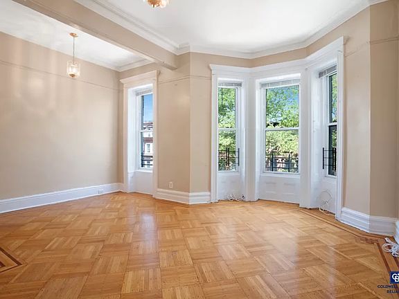 3rd image of 544 Putnam Ave