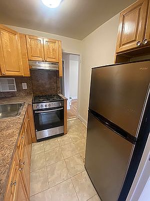 5th image of 165-20 Highland Ave #11