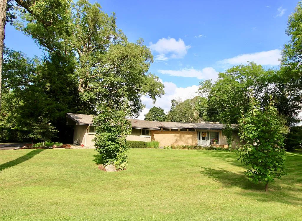 1080 Brookpark Rd photo 1