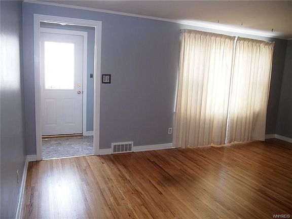 2nd image of 121 Park Edge Dr