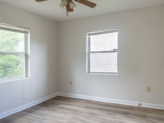 5th image of 1436 Hudson St APT 1