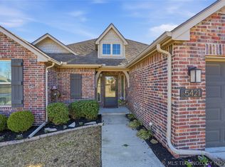5421 Skylane Dr, Sand Springs, OK 74063