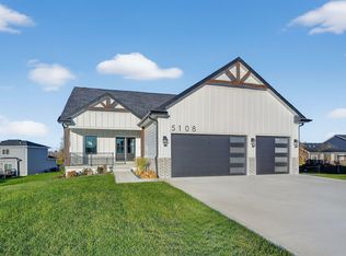 5108 154th Cir, Urbandale, IA 50323