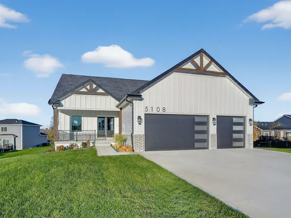 5108 154th Cir, Urbandale, IA 50323