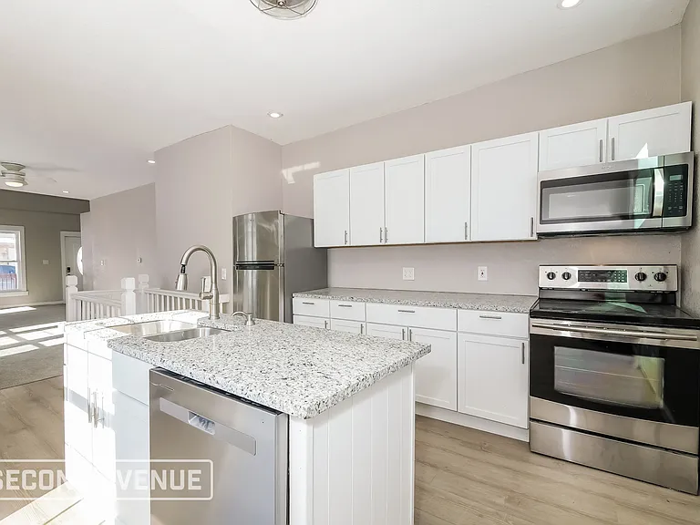 3525 Wayne Ave — Photo 8