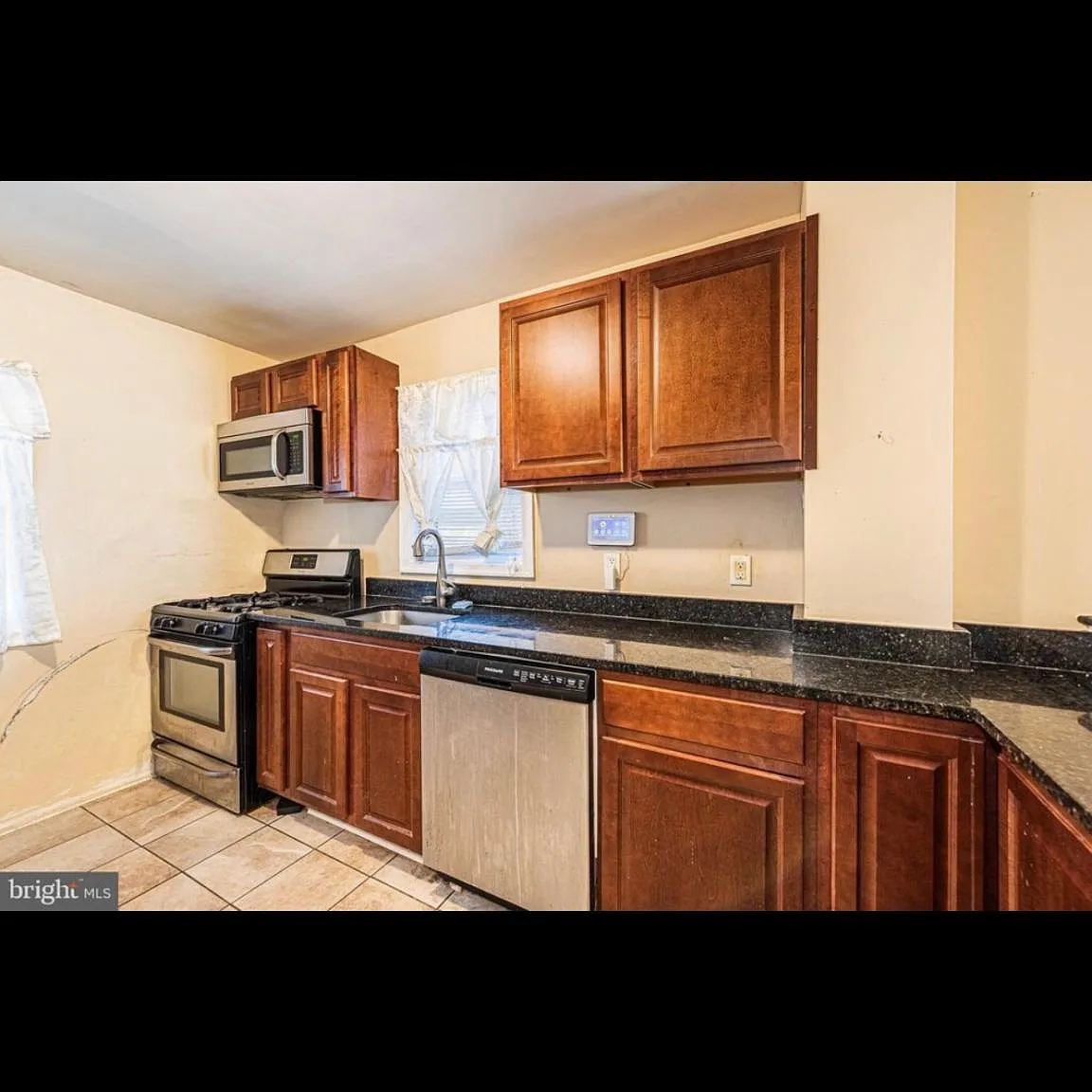 4 bed, 1450 sqft, $2,095 — Photo 1