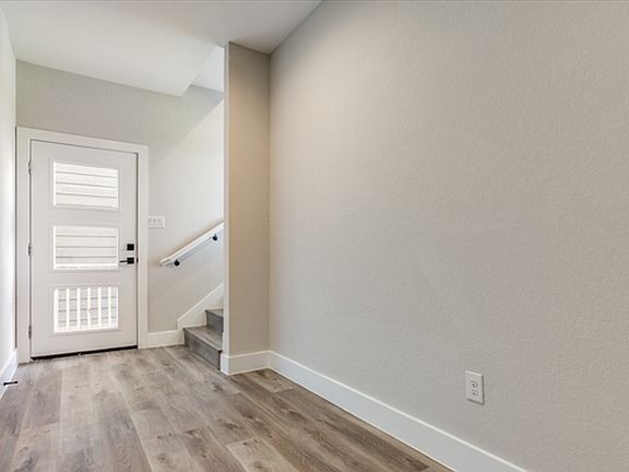4th image of 1618 W Lawndale Dr #1