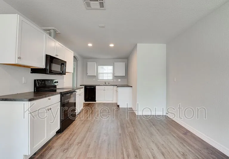 7601 Springdale St — Photo 13