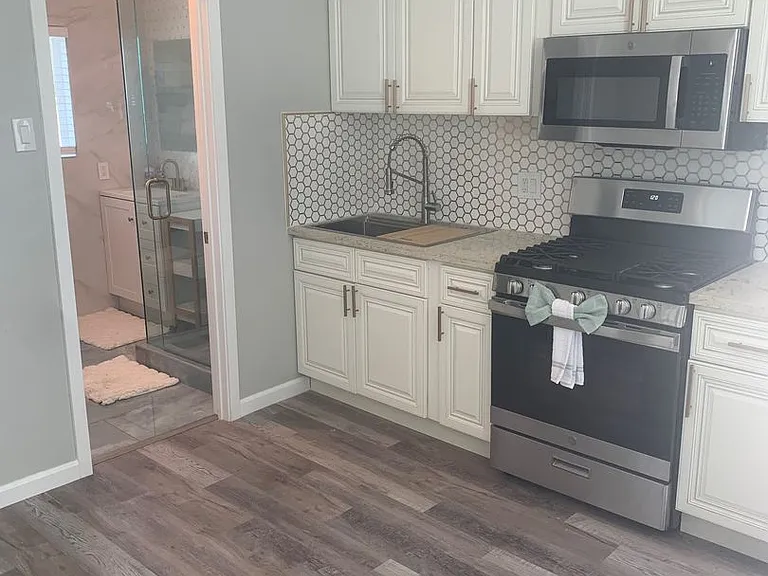 2437 E Main St — Photo 2