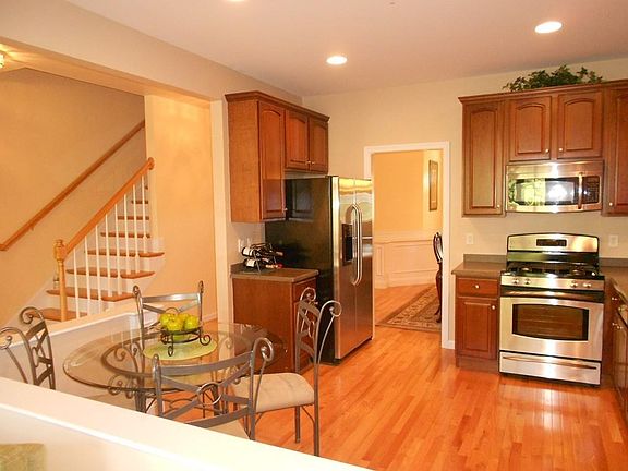 3rd image of 99 Buttercup Ln