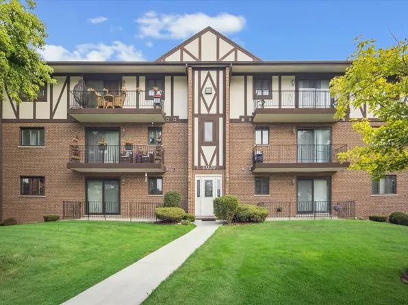11030 S Theresa Cir APT 3D, Palos Hills, IL 60465