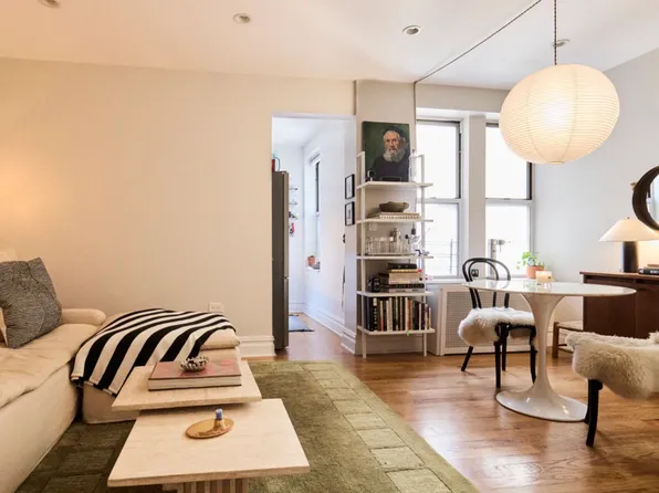 156-08 Riverside Drive West image 1 of 12