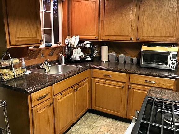 3rd image of 3743 Larch Ave