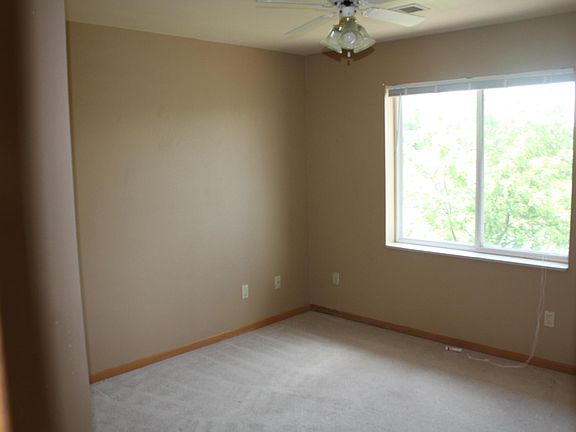 3rd image of 905 River Dr