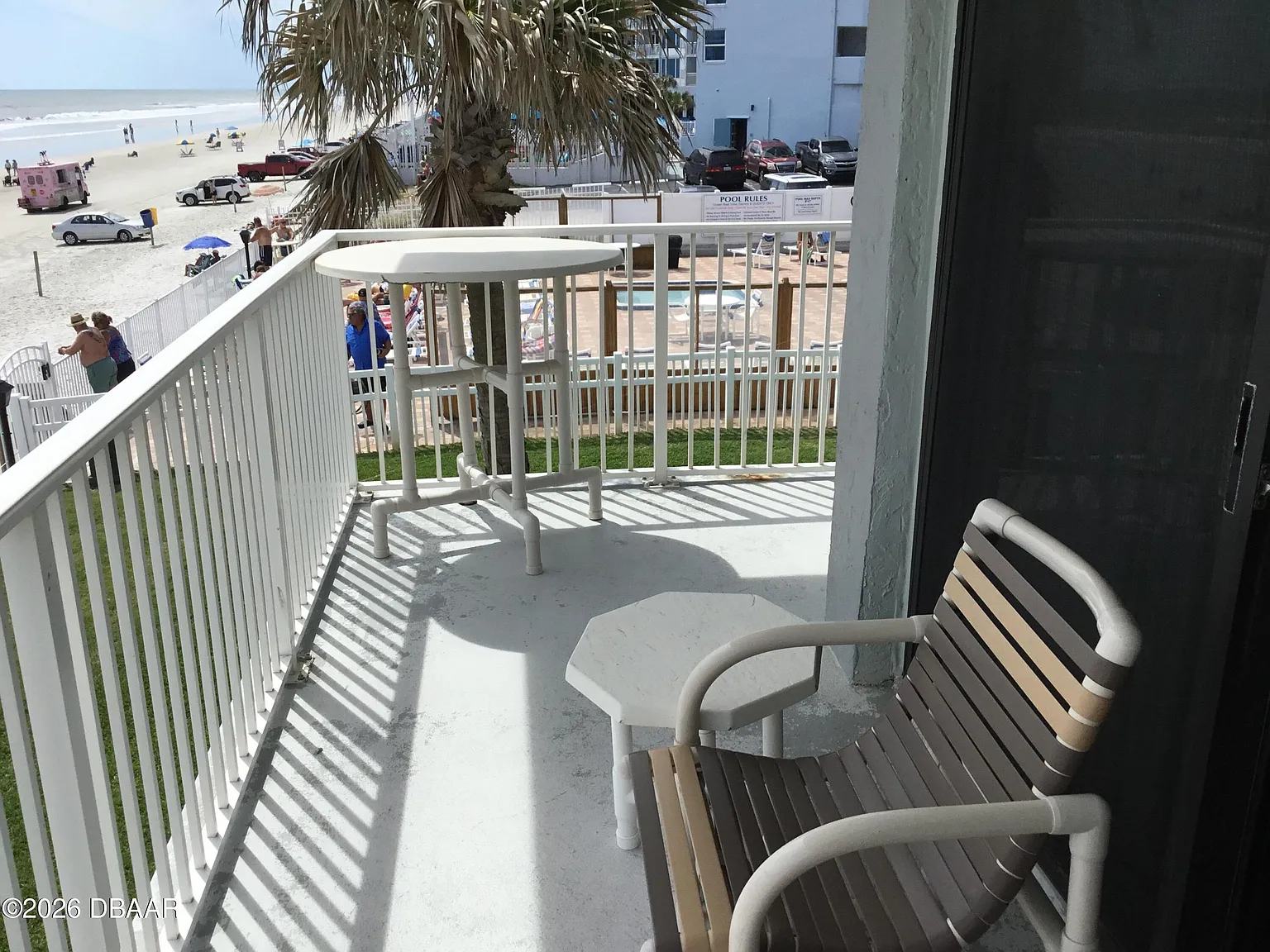 3 bed, 2.0 bath, 1240 sqft, $6,300 — Photo 2