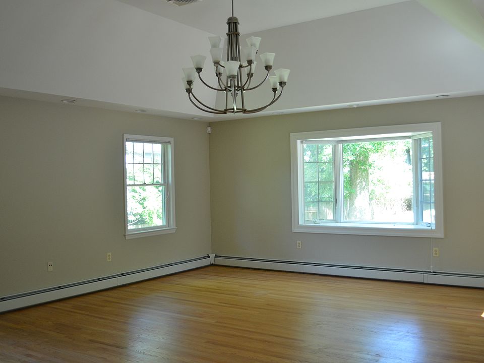 2nd image of 180 Claremont Ave