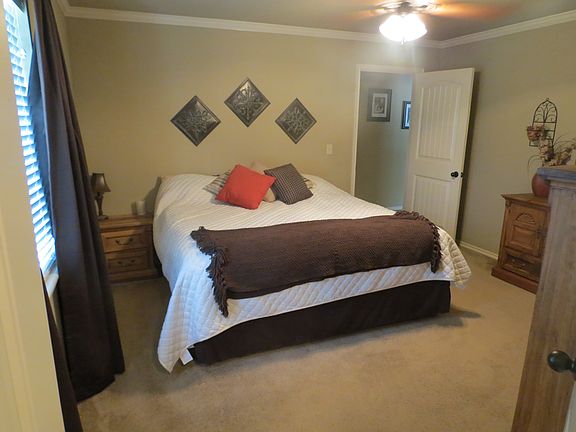 Master Room w/King size bed