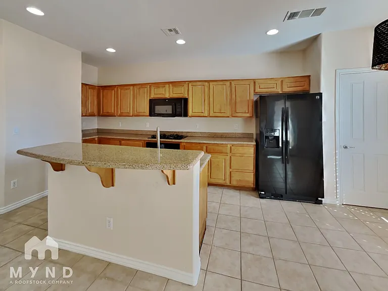 2000 Hollywell St — Photo 4