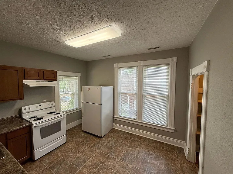 118 N Glenwood Ave — Photo 18