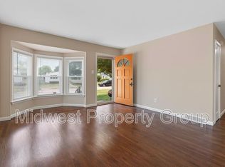 10515 Prestwick Dr, Saint Louis, MO 63137