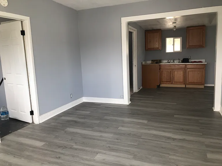 435 E 5th St — Photo 5