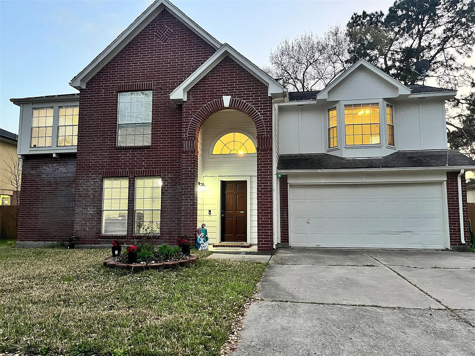 5 bed, 2.5 bath, 2503 sqft, $2,777 — Photo 2