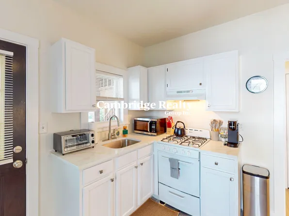 24 Hews St #1T, Cambridge, MA 02139