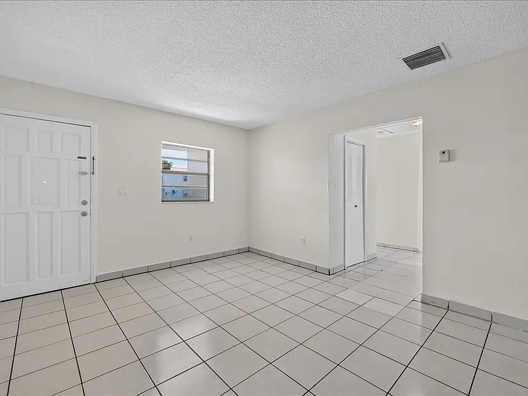 1880 SW 4th St #3 — Photo 10