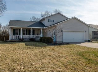 409 Berry Ridge Dr, Amherst, OH 44001